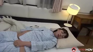 Mẹ kế Nhật Bản bị con trai riêng đè ra đập mạnh!