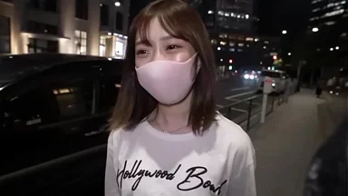 Vú Khổng Lồ Của Cô Gái Làm Đẹp