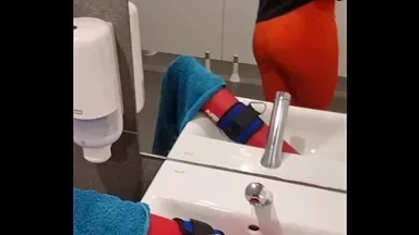 Bạn nghĩ gì về bộ đồ thể thao mới gợi cảm của tôi? Sẵn sàng kiểm tra đường cong chưa hay gì?