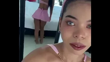 Đừng bỏ lỡ bộ phim khiêu dâm đầu tiên của cô ấy – sắp ra mắt rồi! Theo dõi ngay đi! #vr #vrporn #co ...