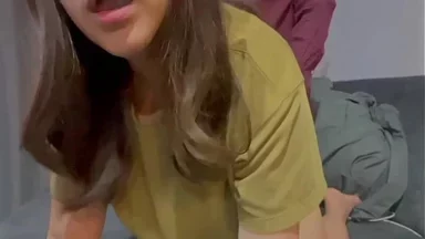 Đụ em gái đeo niềng răng dễ thương, rên rỉ điên loạn