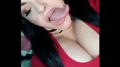 Trình diễn Lưỡi Dài và Họng Sâu