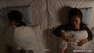 Làm rung âm hộ của cô ấy trước khi quan hệ thật