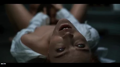 Ký sinh trùng ngoài hành tinh kiểm soát trí óc vs Những cô gái nóng bỏng quyến rũ