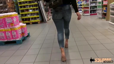 Claudia, cô nàng tóc nâu dâm đãng, sắp sống giấc mơ dâm