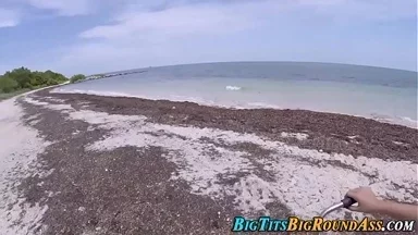 Cô nàng Ebony với bộ ngực khổng lồ