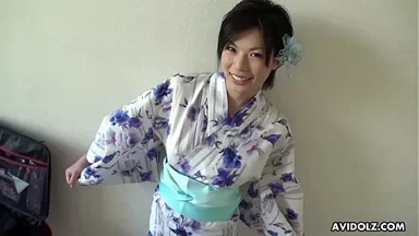 Bú cặc không kiểm duyệt của cô nàng Nhật tóc nâu mặc kimono Saki Aoyama