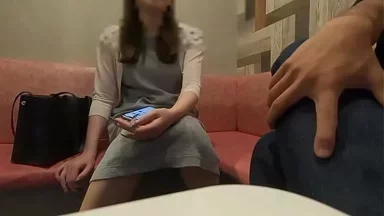 Thực tế theo dõi: Nữ nhân viên văn phòng Nhật Bản 30 tuổi xinh đẹp hát karaoke khi làm việc từ xa, gần sát, với thân hình quyến rũ, bầu ngực hấp dẫn và quan hệ ân ái ôm ấp