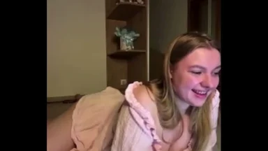 Xuất tinh lên mặt em cận cảnh cực gần