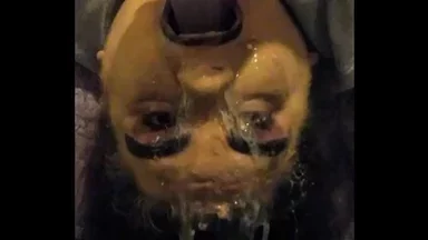 Cổ họng sâu của cô T