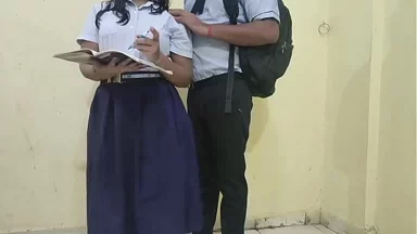 Cô nàng Ấn Độ ân ái cuồng nhiệt với bạn cũ, âm thanh Hindi