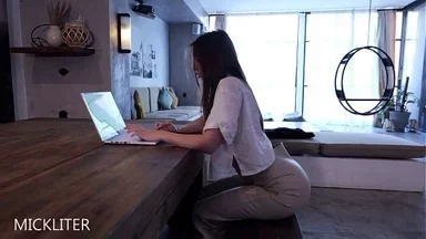 Đồng nghiệp của tôi chẳng ngần ngại khi thấy cái cu to đùng